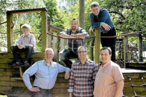 Das Orgateam freut sich auf schöne Stunden beim Harwicker Frühjahrsfest: Holger Beeke, Noah Beeke, Martin Koppers, Udo Höing, Joseph Drees, Nico Charbon. Es fehlt Udo Abel. Foto: az