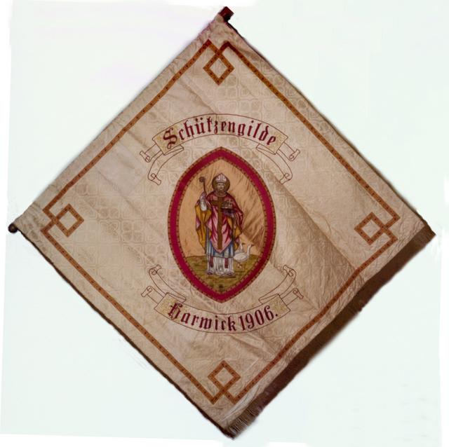 1906_fahne_front.jpg - Fahne von 1906 gestiftet von Bauer Anton Möllmann (Hummelt)