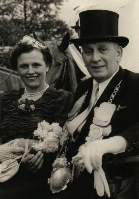 1953_Ruthmann.jpg - Das Königspaar1953: Josef Ruthmann und Maria Lütke Sunderhaus.