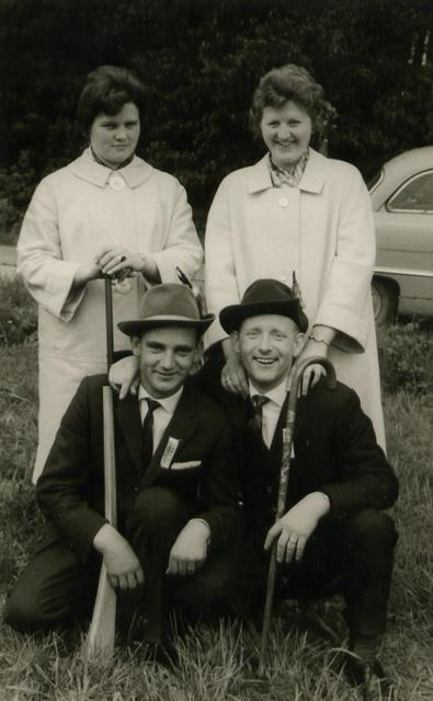 1962_1.jpg - Die Gebrüder Ludger und Anton Eßling mit Franziska Böhm und Anni Lüdiger.