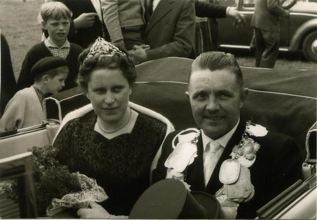 1962_2.jpg - Königspaar 1962 Fähnrich Bernhard Schlüter und Gertrud Hemmer.
