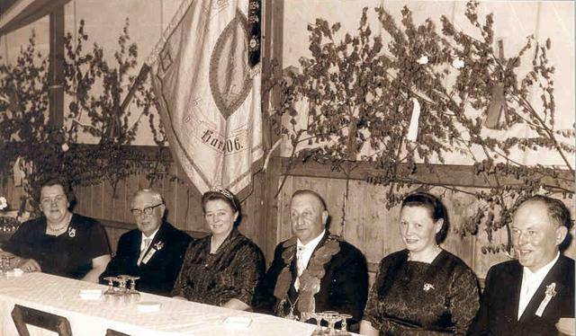 1963_BHS432B1.jpg - Der Thron im Festzelt.