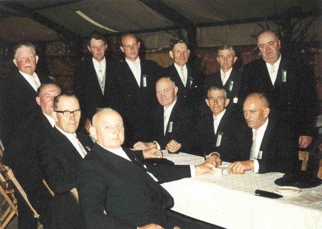 1967_Vorstand-3.jpg - Der Vorstand mit dem "Geehrten Bernhard Schlüter".