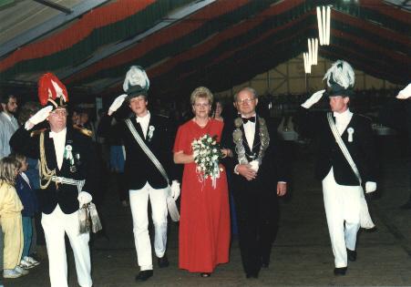1987_Einmarsch.jpg - Einmarsch im Festzelt.