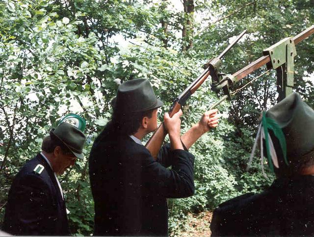 1994_BHS498B1.jpg - Edmund Stockhorst vor dem Königsschuß.