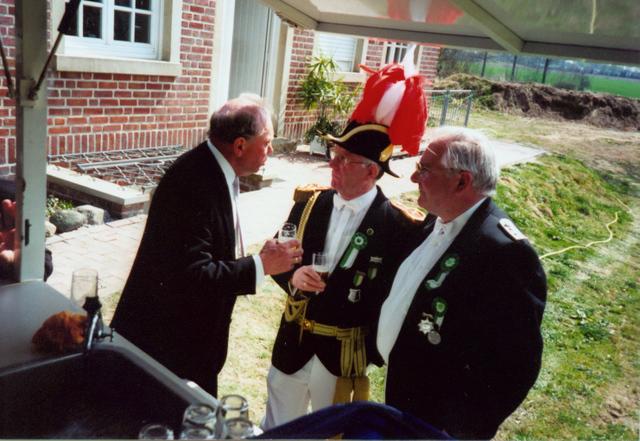 1996_Geb-Remmelt-2.jpg - Gespräch auf dem Geburtstag v.l.: Paul hetrodt, Anton Eßling und Rudi Bönning-Busjan.