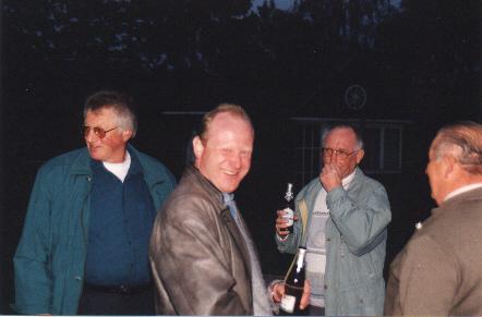1997_Vogelst-einsch.jpg - Beim Vogelstange einschießen.