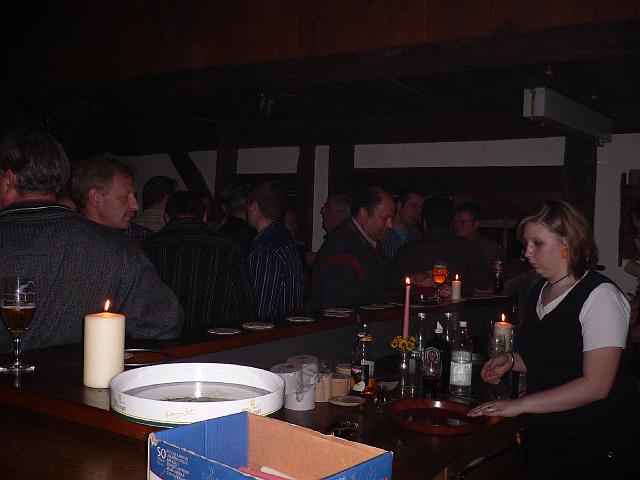 P1020507.JPG - Generalversammlung bei Kerzenschein! Der Strom fiel für längere Zeit aus.