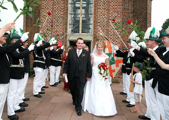 IMG_6940.jpg - Spalier bilden bei der Hochzeit von Fahnenoffizier Nico Charbon.