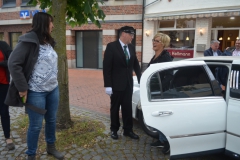 Donnerstag: Fahnenhissen und Knubbenschießen