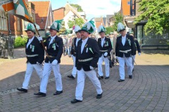 Samstag: Kirchgang und Kranzniederlegung mit Zapfenstreich